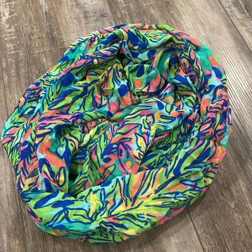 Lilly Pulitzer Riley Multi Hot Spot Giraffe Infinity Scarf